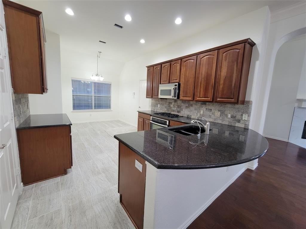 9320 Woodhurst Dr - Photo 7 of 16