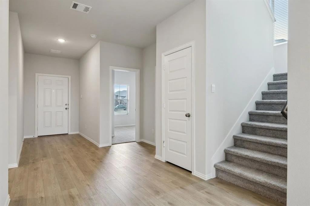 539 Forest Haven Dr - Photo 3 of 33