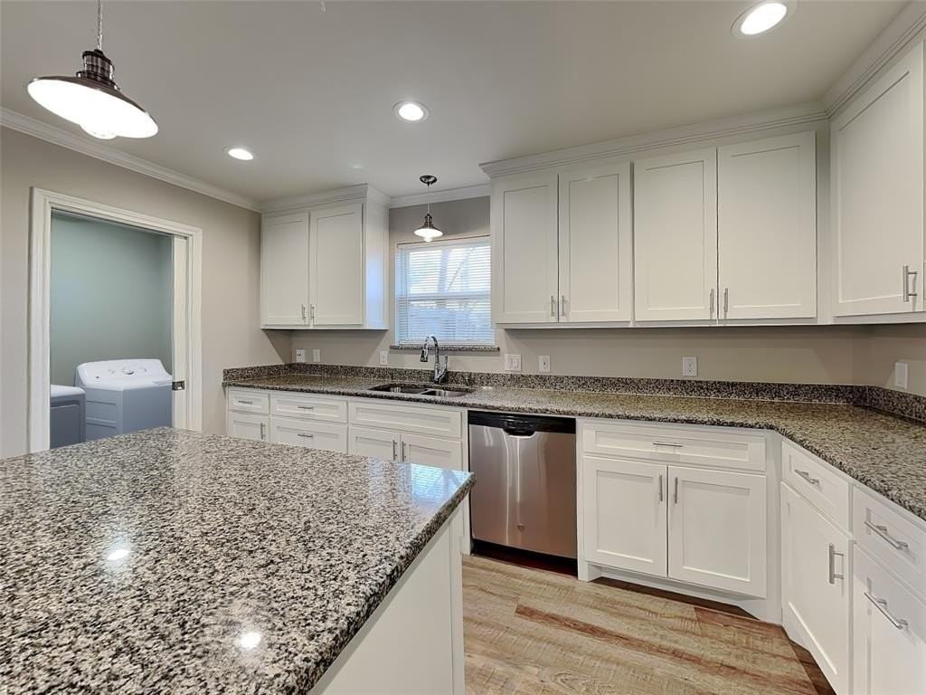 10628 Lone Pine Ln - Photo 3 of 16