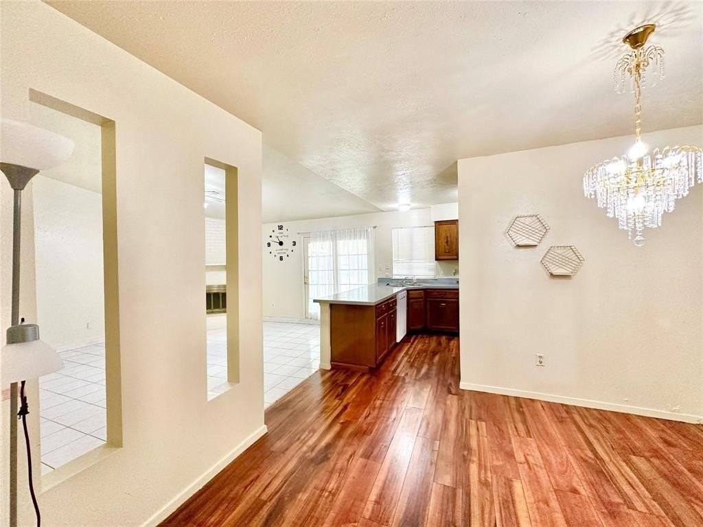 2406 Jo Lyn Ln - Photo 2 of 18