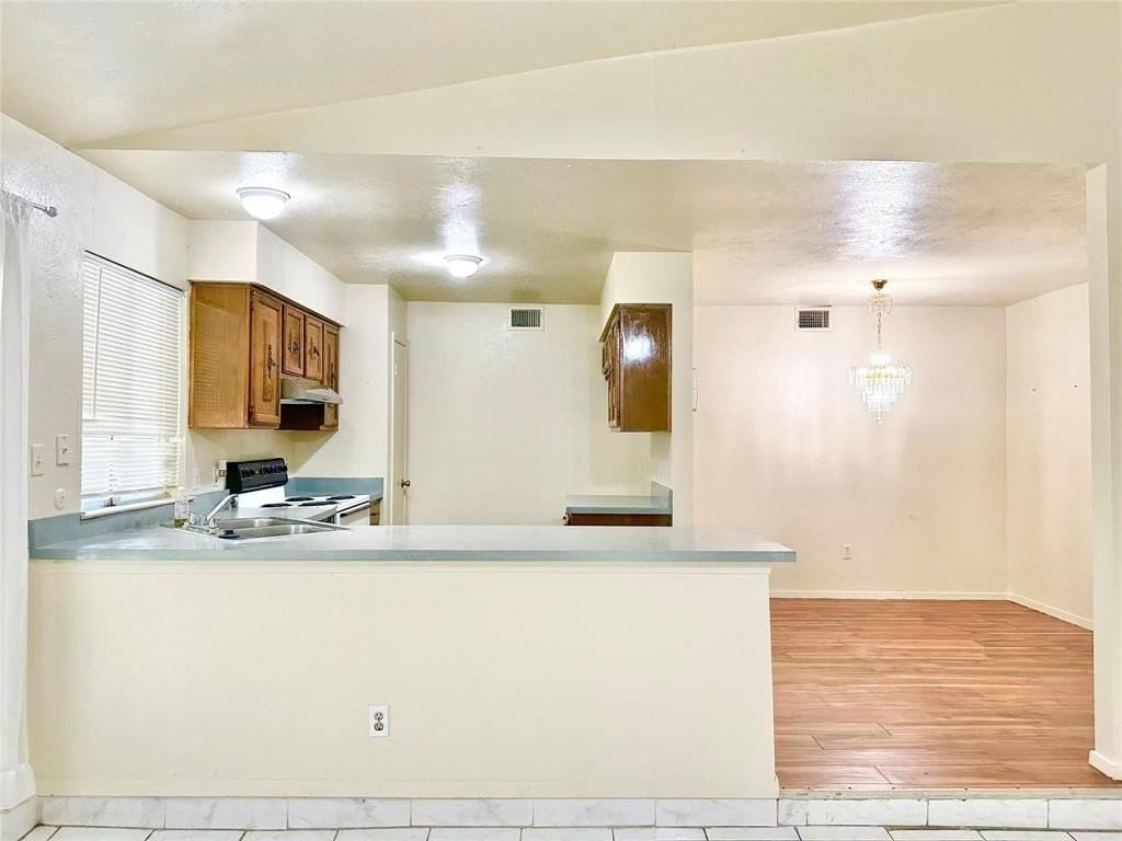 2406 Jo Lyn Ln - Photo 6 of 18