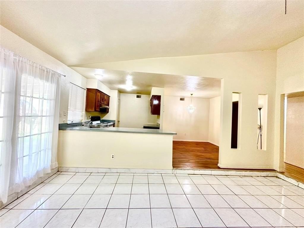 2406 Jo Lyn Ln - Photo 7 of 18