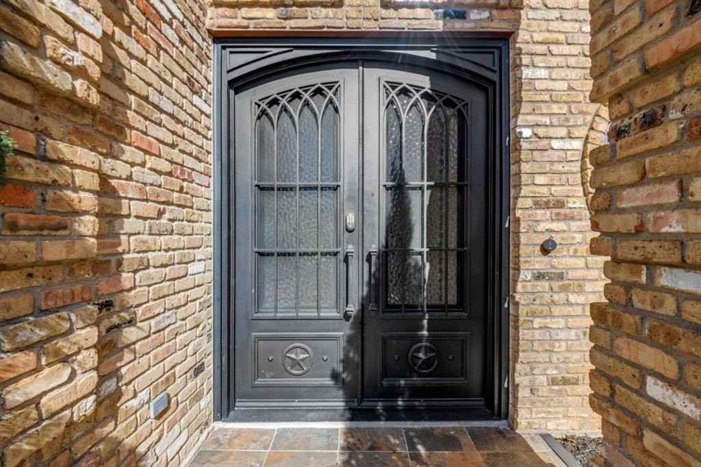 529 Chippendale Dr - Photo 3 of 36