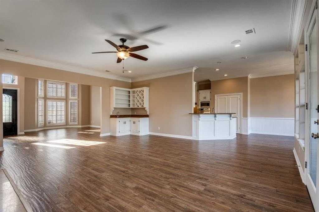 529 Chippendale Dr - Photo 4 of 36