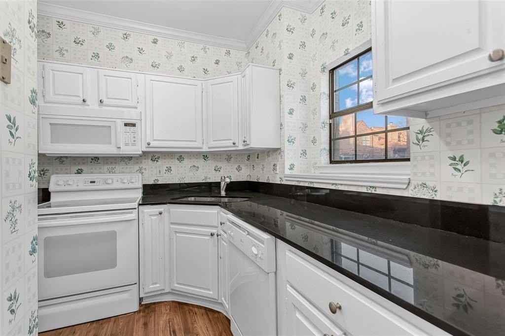 6004 Auburndale Ave #F - Photo 5 of 32