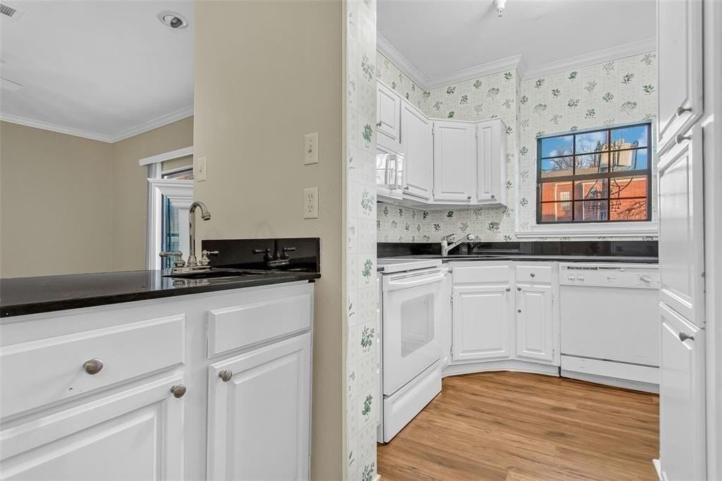 6004 Auburndale Ave #F - Photo 7 of 32