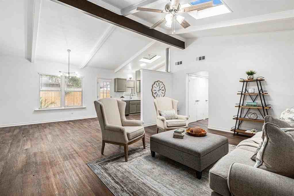 736 Sherbrook Dr - Photo 5 of 29