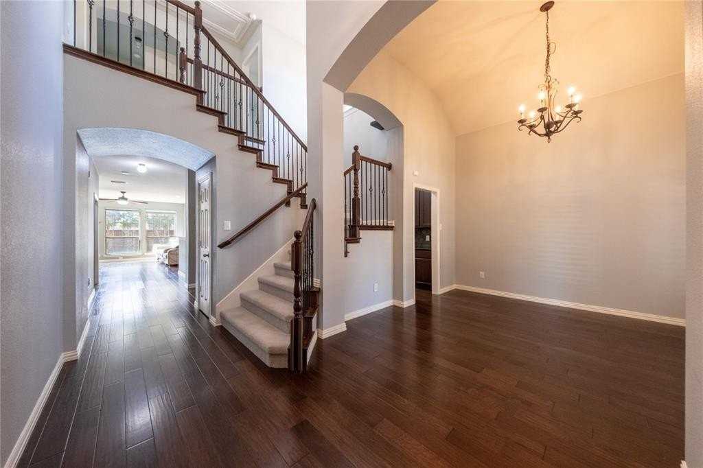 2432 Greenbrook Dr - Photo 4 of 38