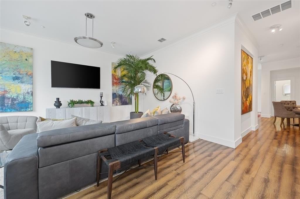 4312 Mckinney Ave #4 - Photo 2 of 34