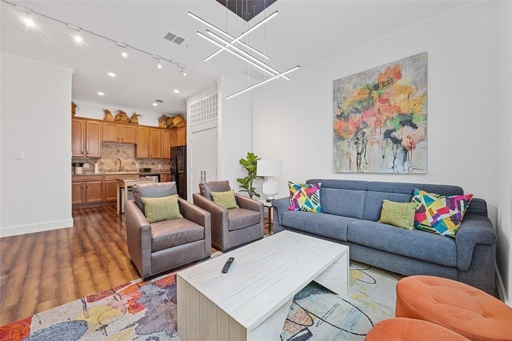 4312 Mckinney Ave #4 - Photo 5 of 34