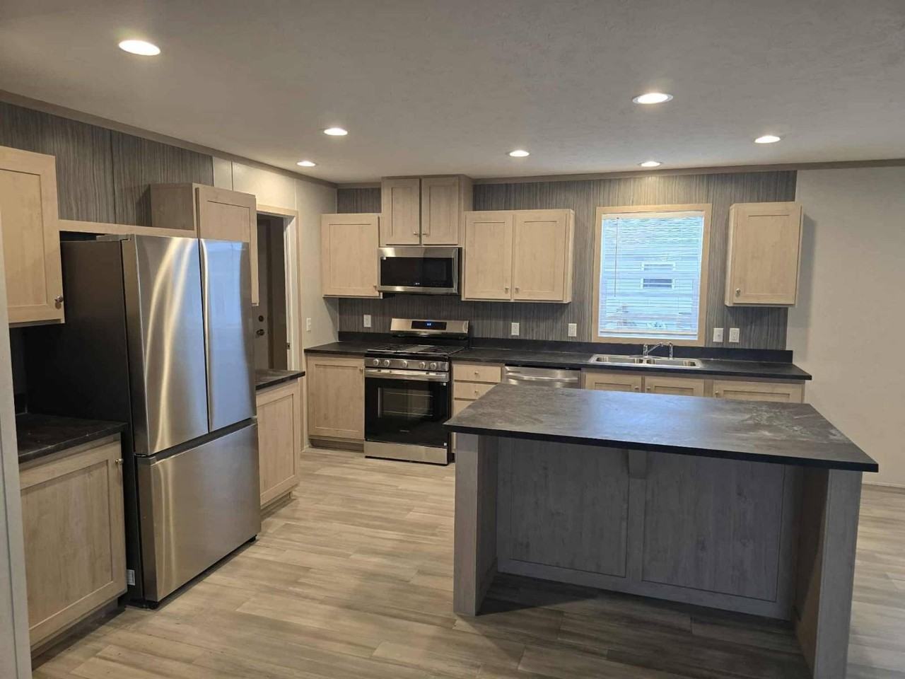 415 Nw Poplar Ave #17W - Photo 2 of 15