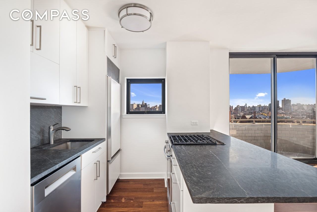 140 Charles St #15D - Photo 3 of 4