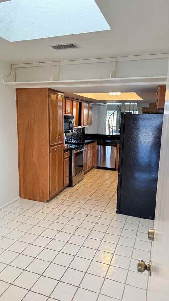 3903 Scott St - Photo 6 of 15