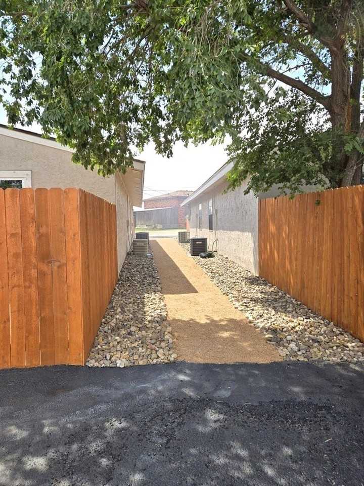 121 N Glenwood Dr - Photo 2 of 22