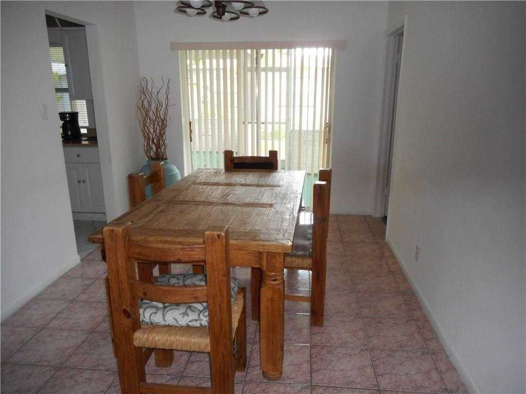 6014 Nw 67th Ave - Photo 3 of 7