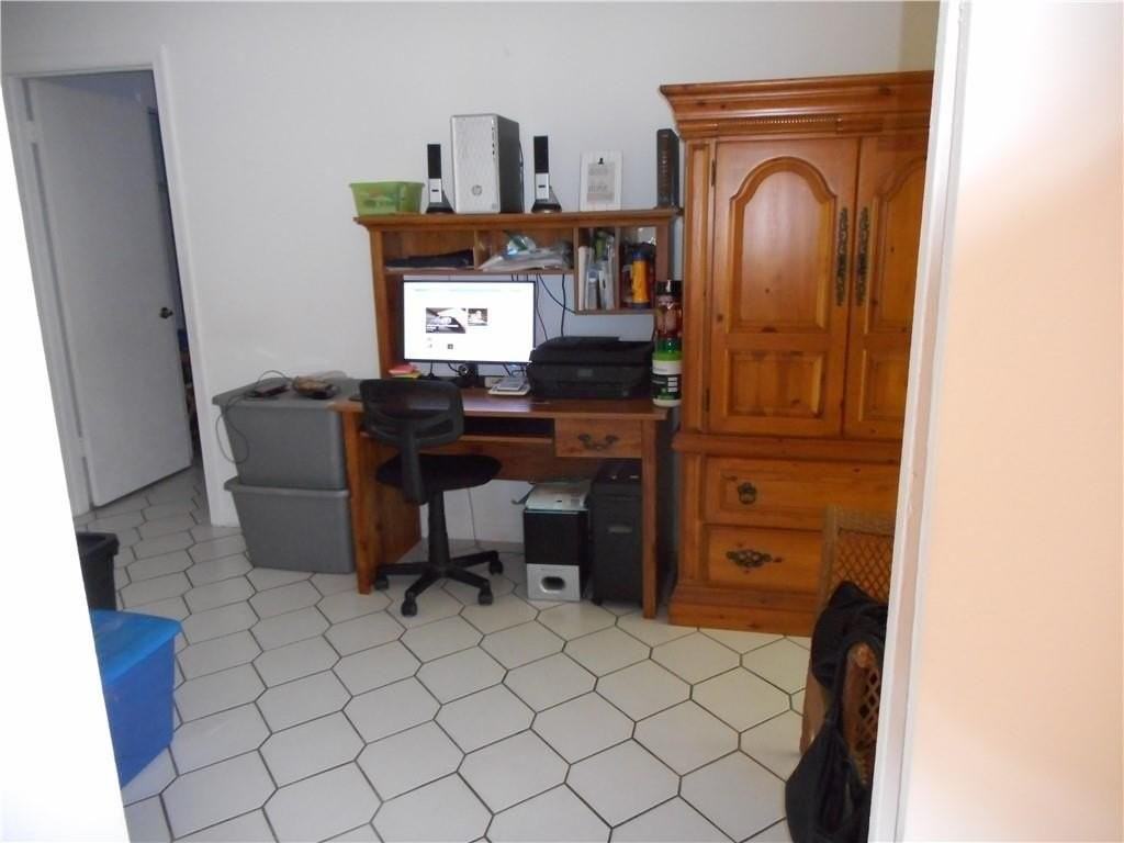 6014 Nw 67th Ave - Photo 5 of 7