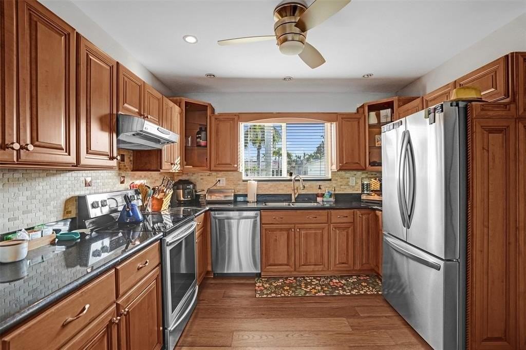 1011 Se 10th Ct - Photo 5 of 41