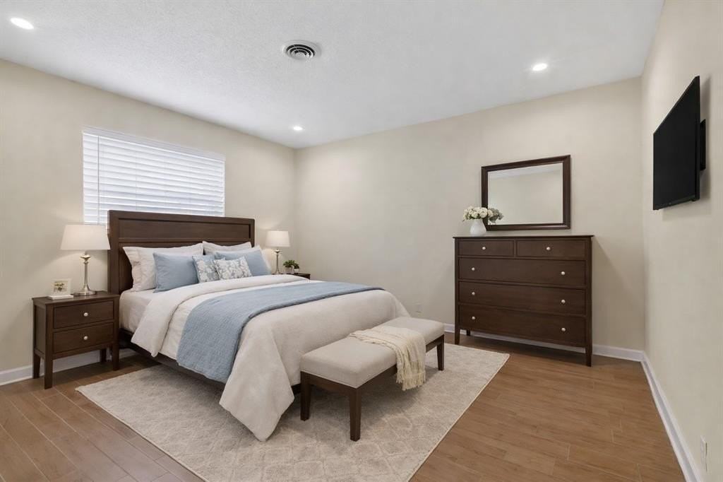 2125 Ne 56th Ct - Photo 6 of 17