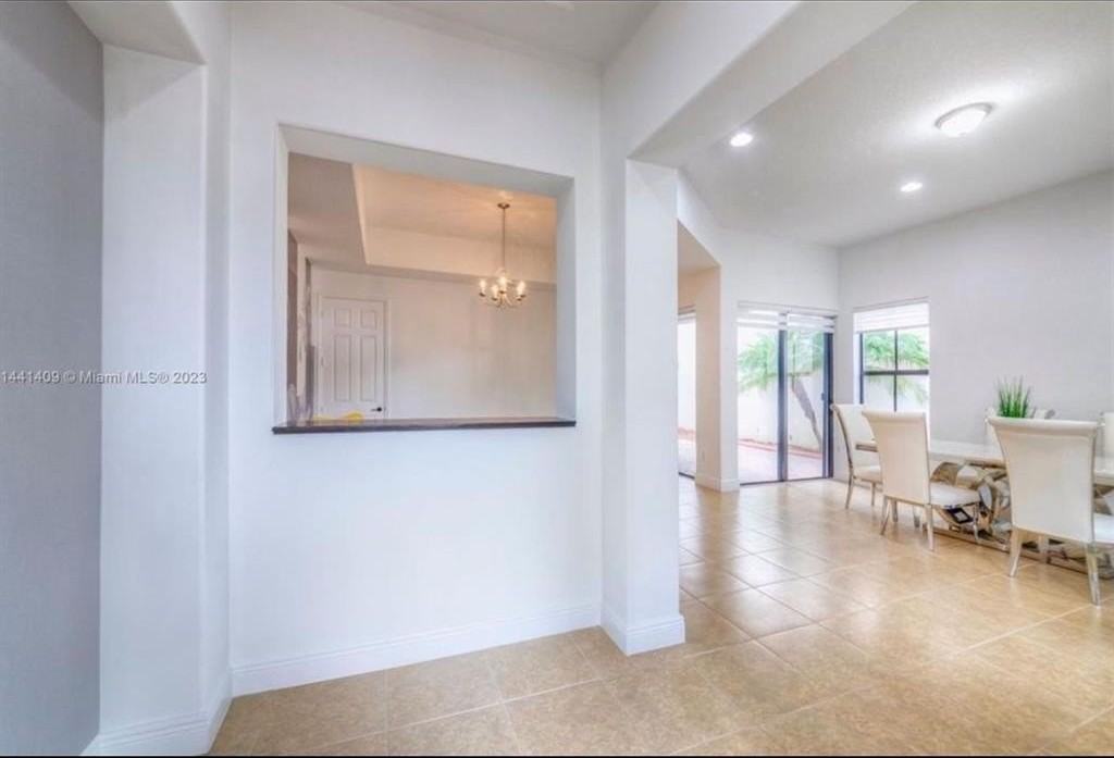 8362 Nw 39th Ct - Photo 6 of 25