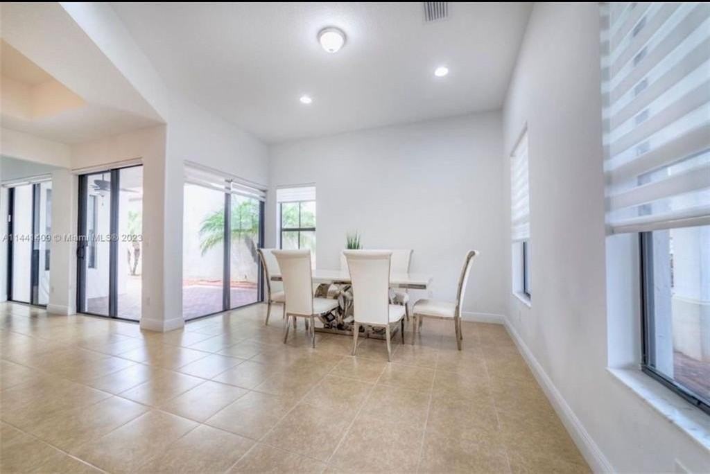 8362 Nw 39th Ct - Photo 7 of 25