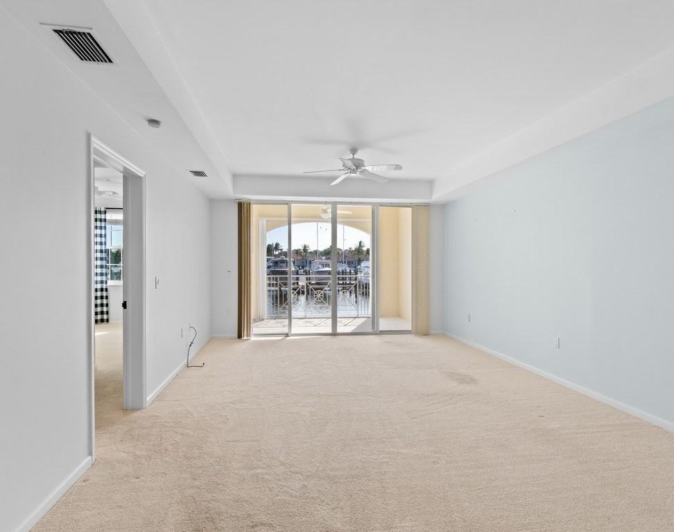 5540 N Harbor Village Dr Apt 103 #103 - Photo 4 of 36