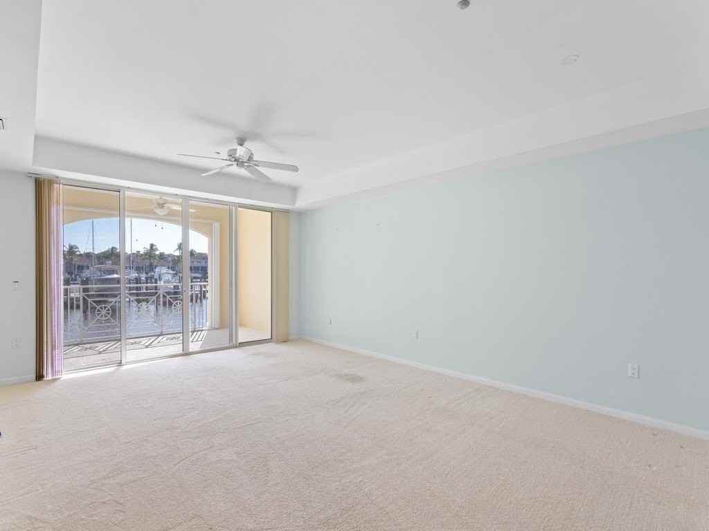 5540 N Harbor Village Dr Apt 103 #103 - Photo 5 of 36