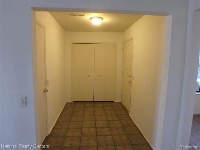 962 Saybrook Dr - Photo 2 of 10