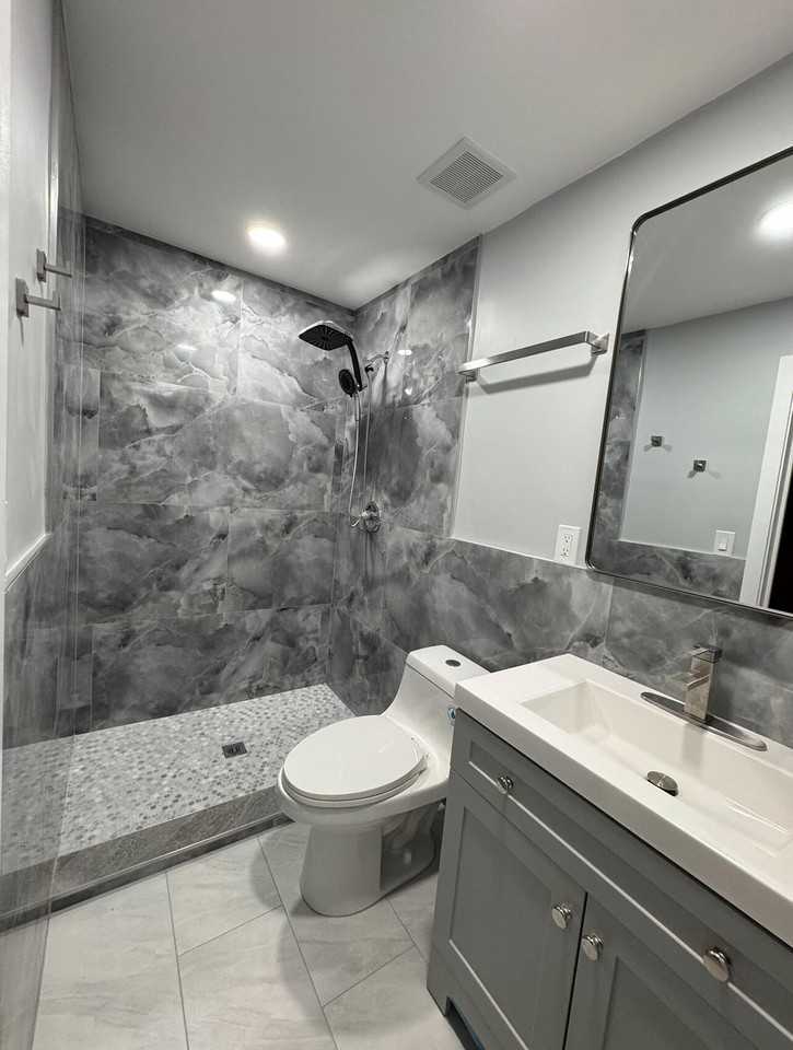 490 W 31st St - Photo 2 of 8