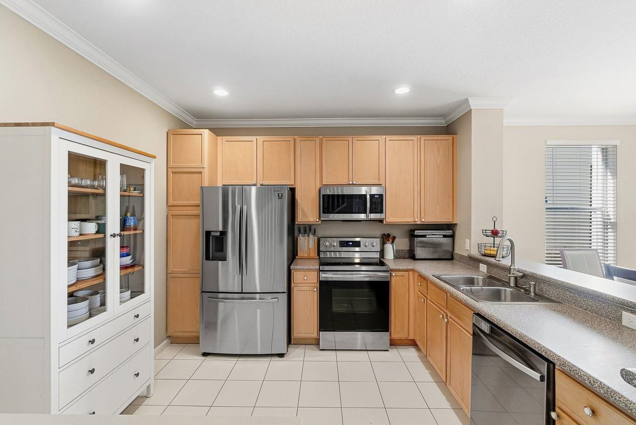 9911 Porta Leona Ln - Photo 3 of 47