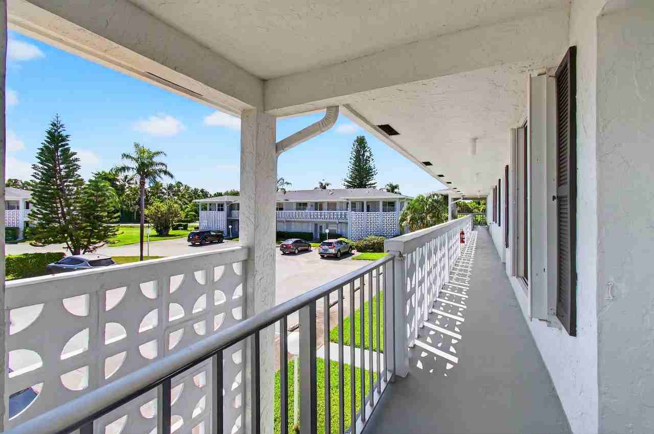 2825 Sw 13th St #204 - Photo 3 of 50