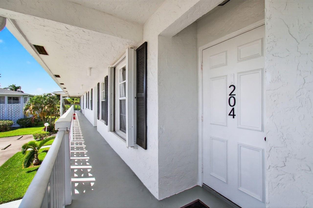 2825 Sw 13th St #204 - Photo 4 of 50