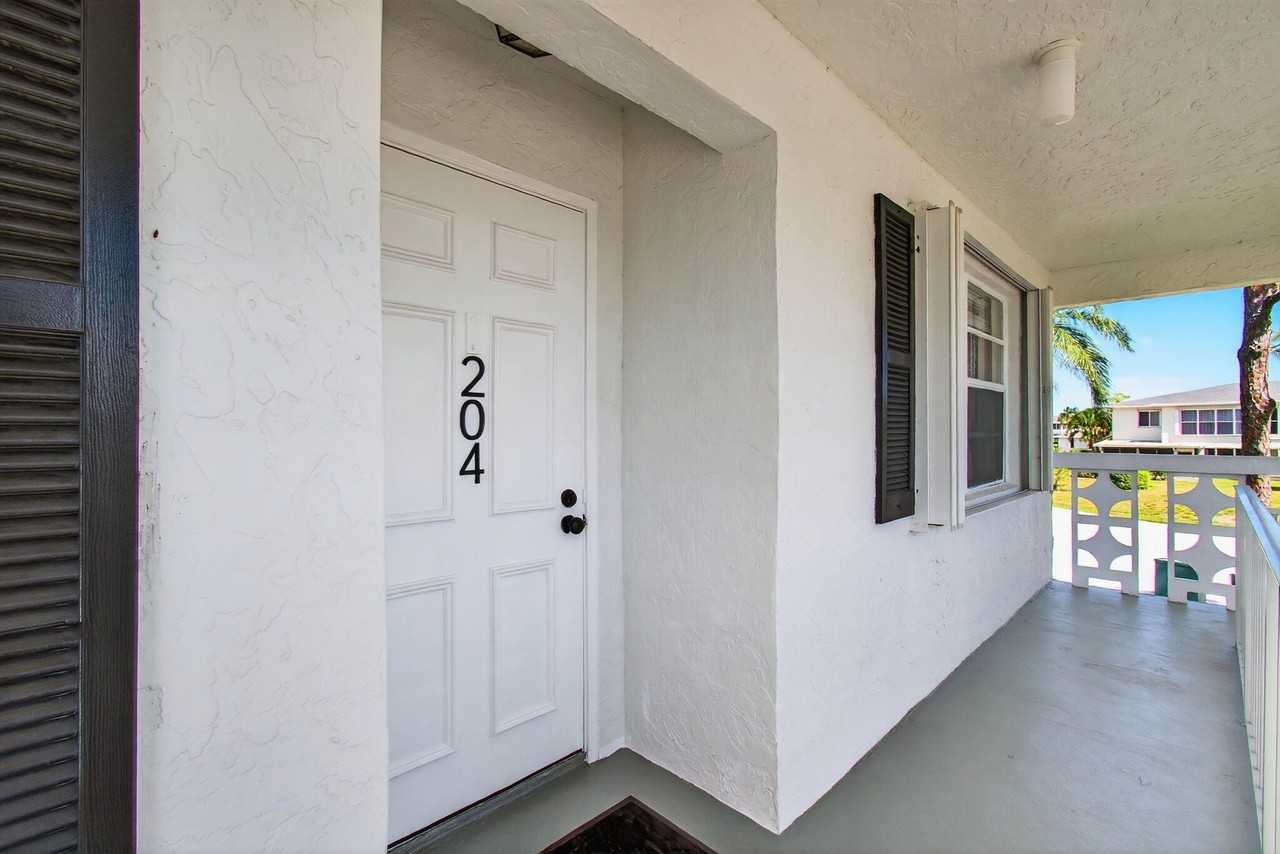 2825 Sw 13th St #204 - Photo 5 of 50