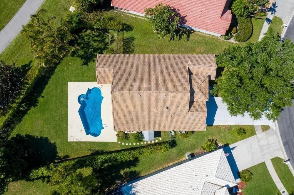 1304 Lake Breeze Dr - Photo 2 of 6