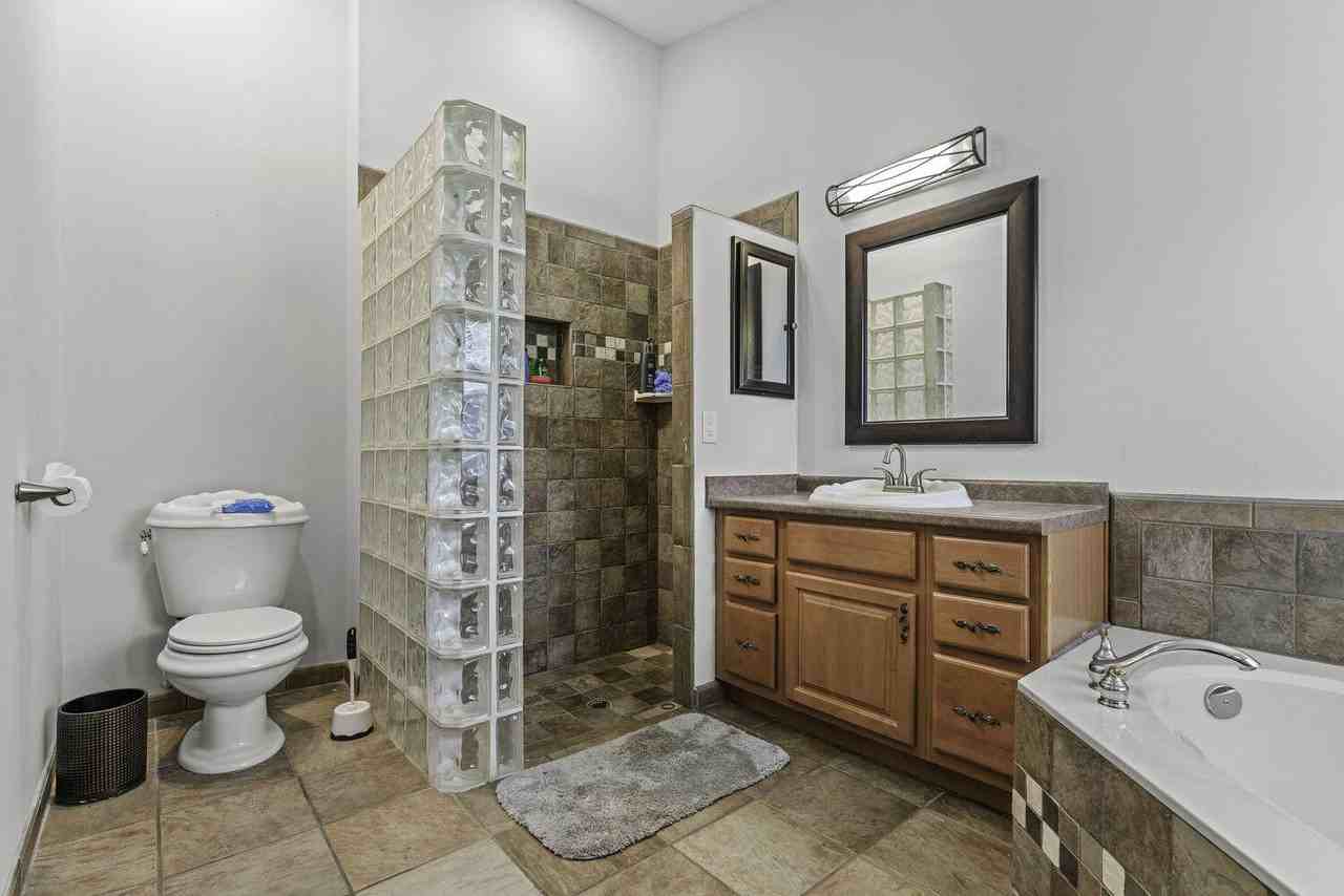 1304 Lake Breeze Dr - Photo 6 of 6