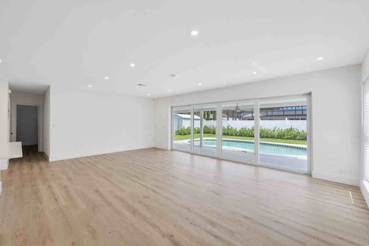 1198 Sw 3rd St - Photo 6 of 29