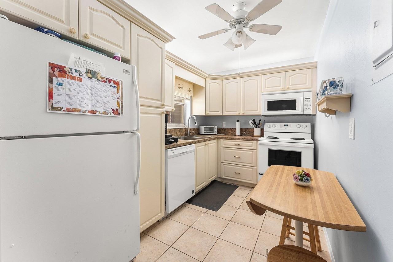 215 Lake Dora Dr - Photo 3 of 38