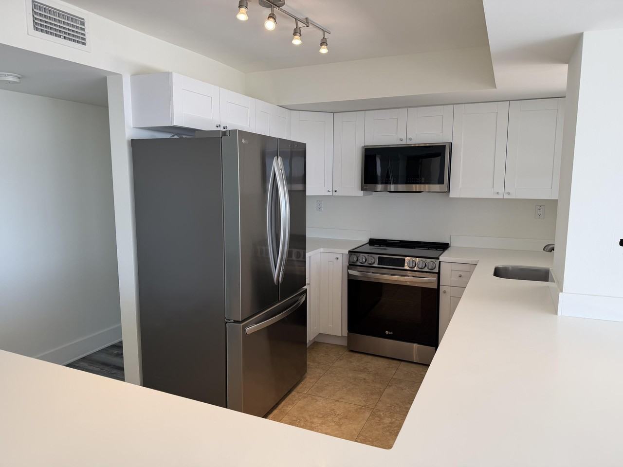 2000 Ne 135th St #PH - Photo 7 of 26