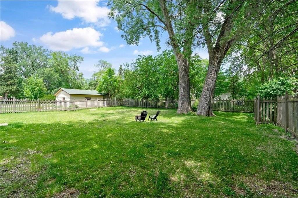 540 Orchid Ln N - Photo 4 of 24