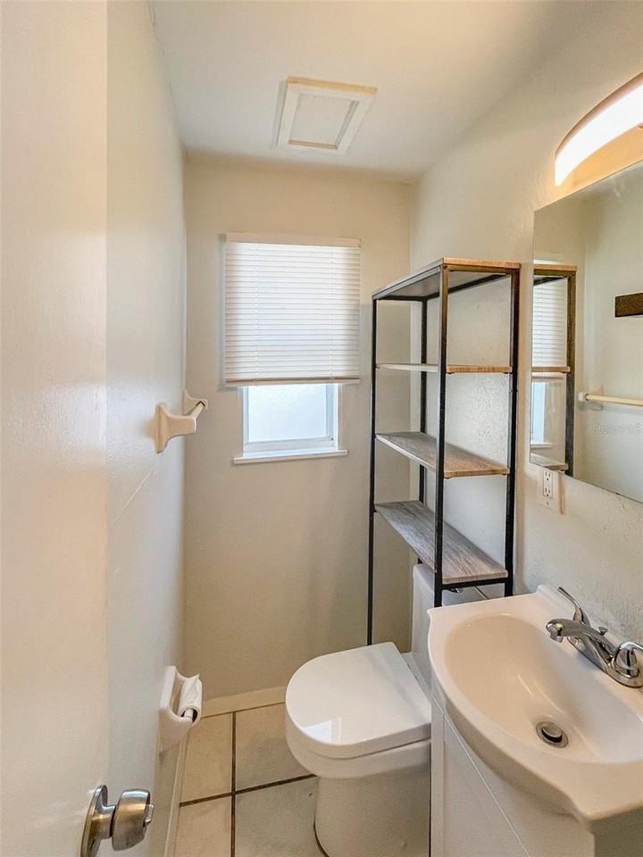 404 Armada Rd S #D - Photo 5 of 8