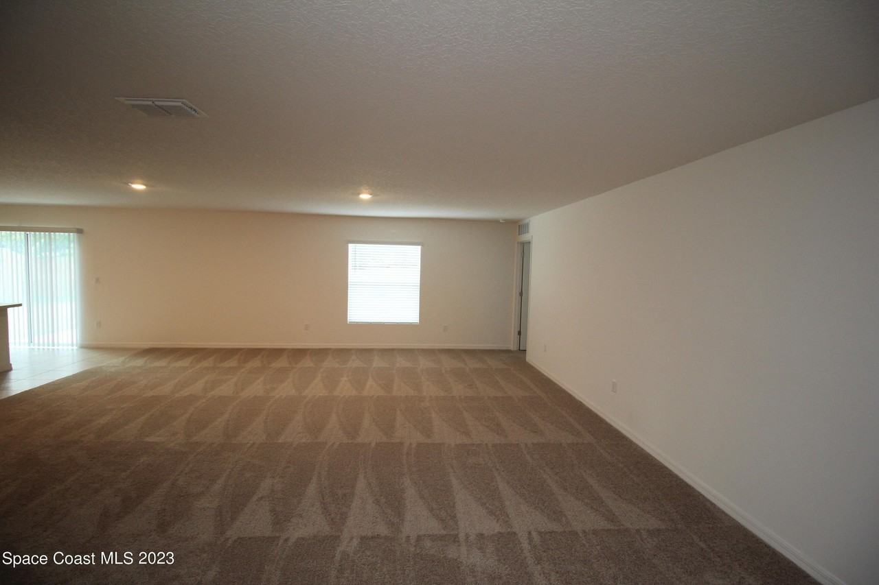 256 Trembley Ave Sw - Photo 2 of 22