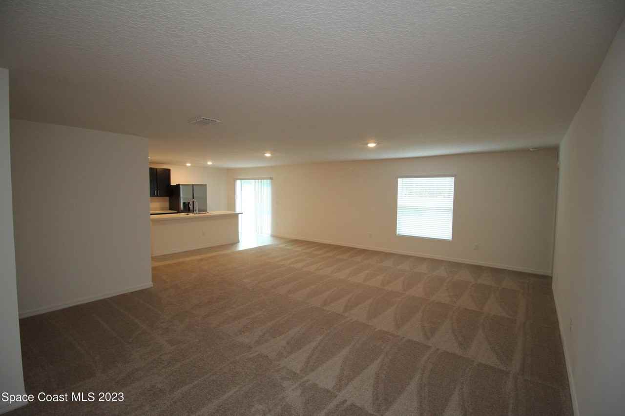 256 Trembley Ave Sw - Photo 3 of 22