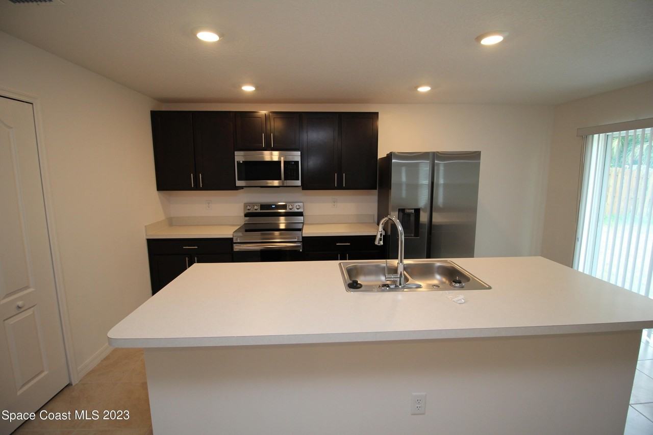 256 Trembley Ave Sw - Photo 4 of 22