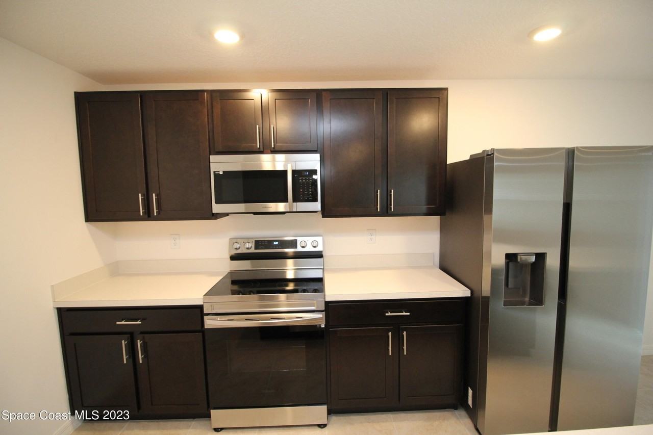 256 Trembley Ave Sw - Photo 5 of 22