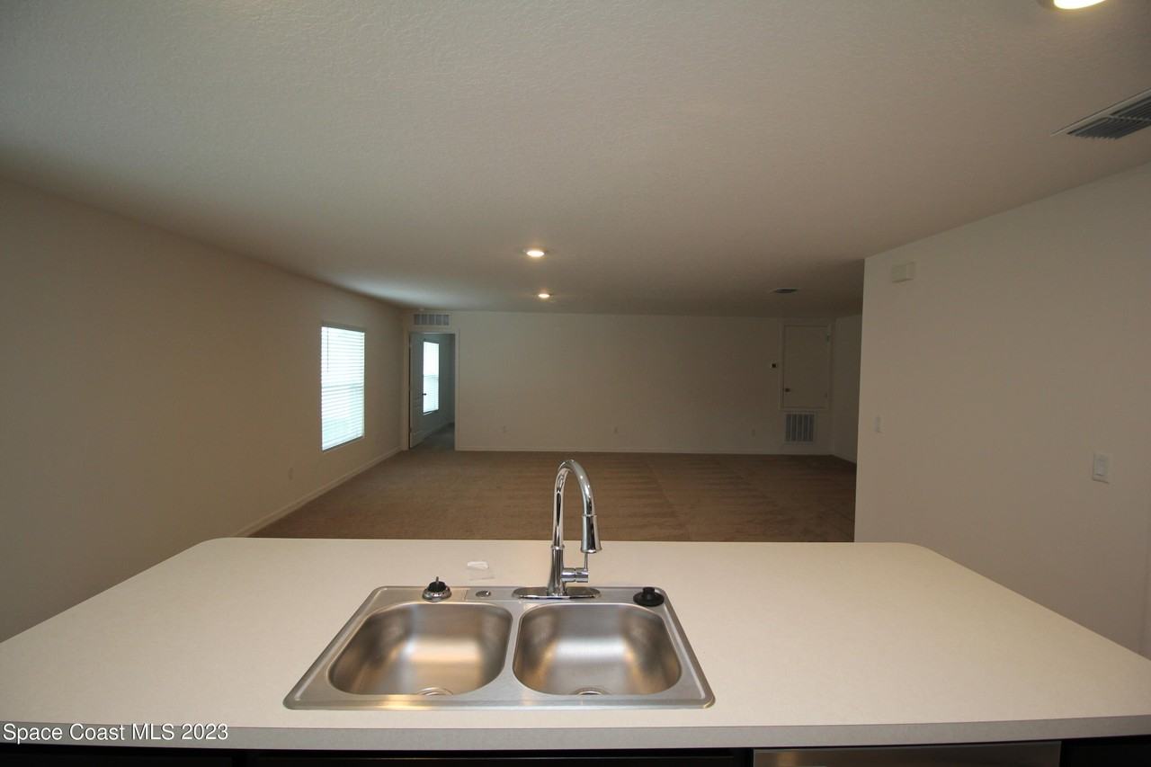 256 Trembley Ave Sw - Photo 7 of 22