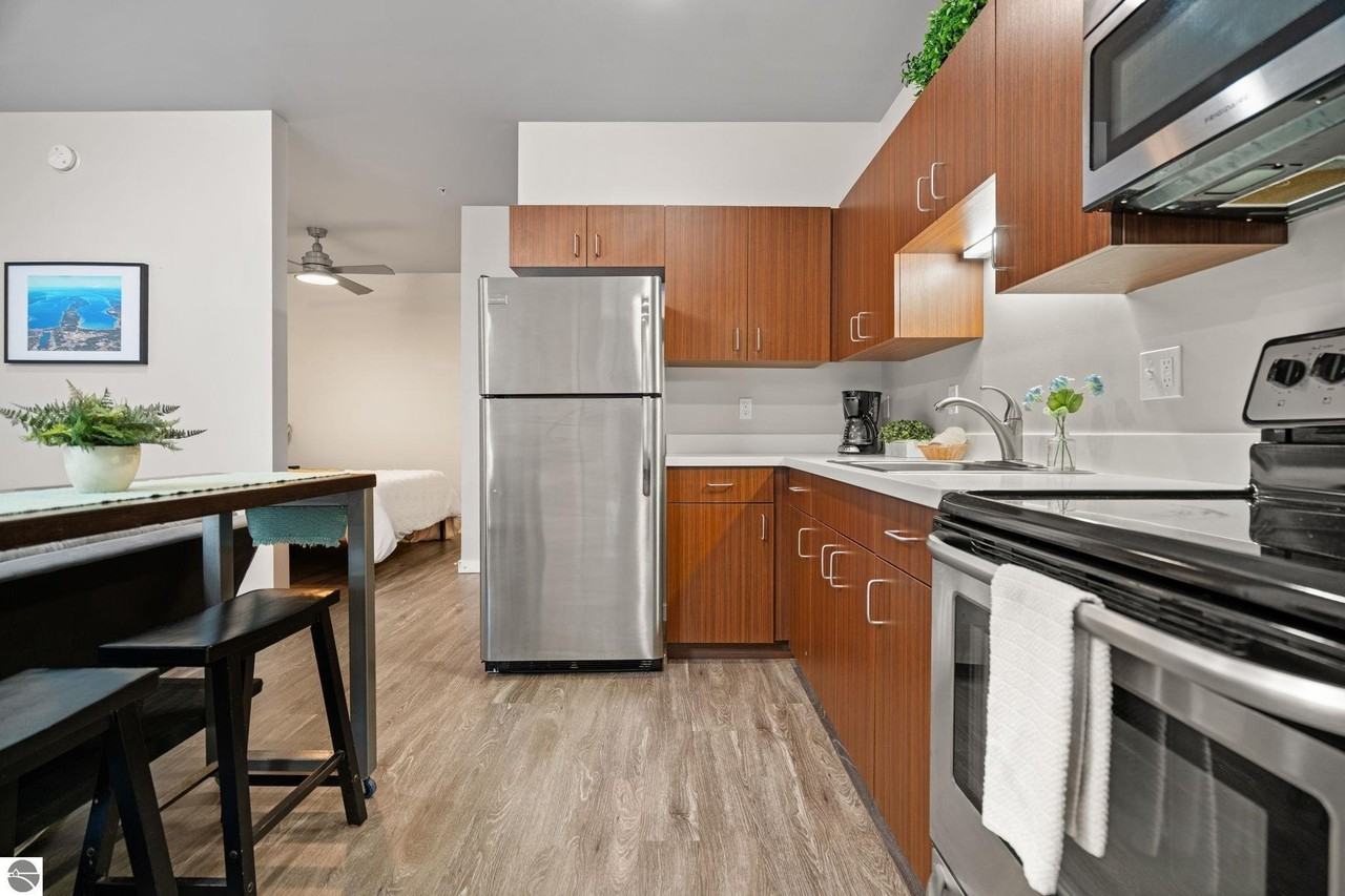 619 E 8th St #6 - Photo 6 of 16