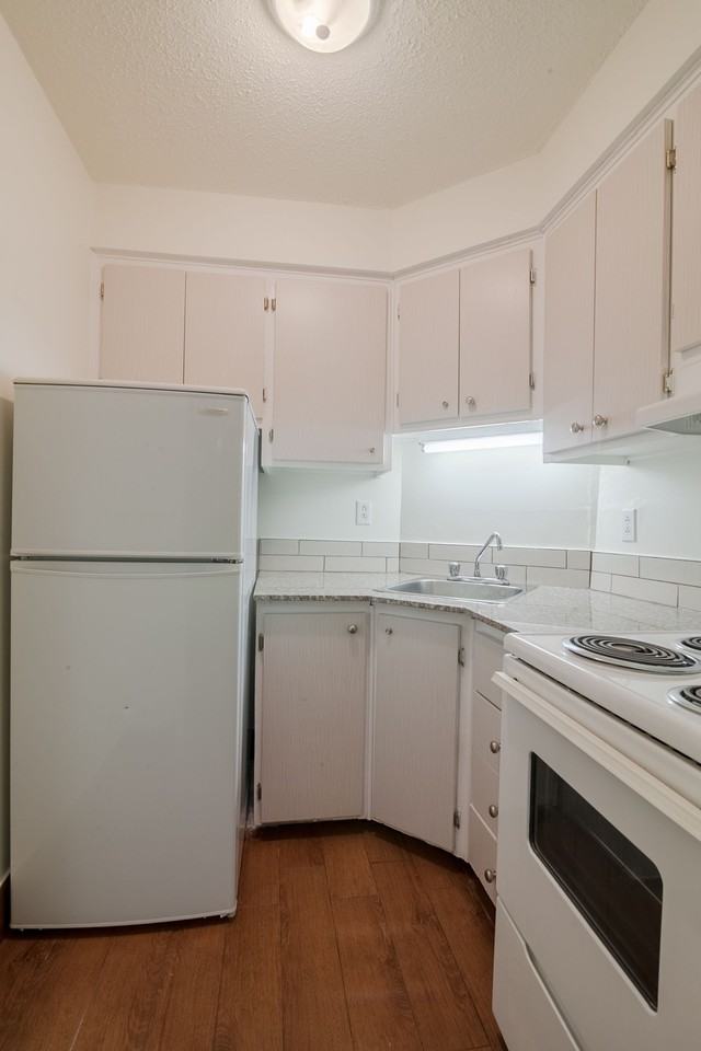 2285 Saint-Mathieu Street - Photo 2 of 50