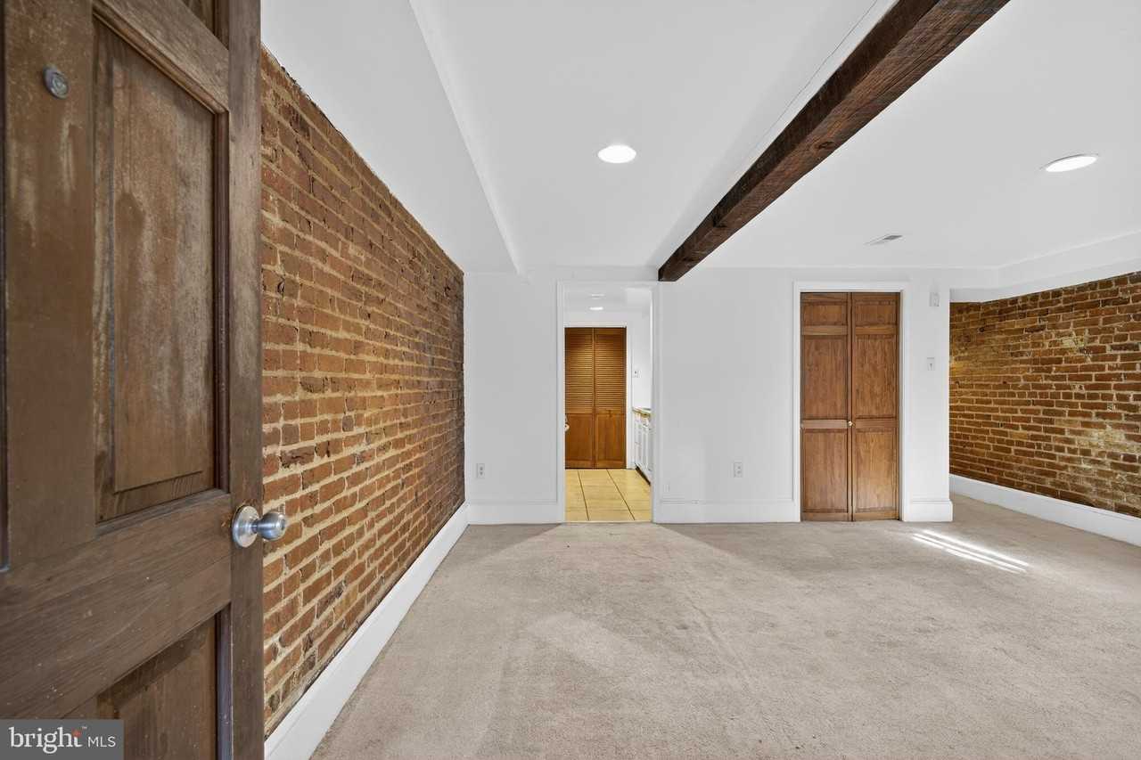 1351 Monroe St Nw - Photo 4 of 23