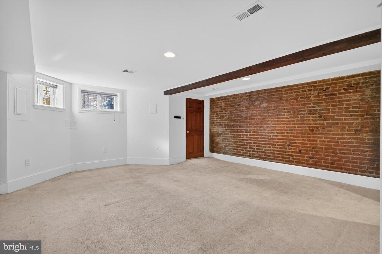 1351 Monroe St Nw - Photo 6 of 23