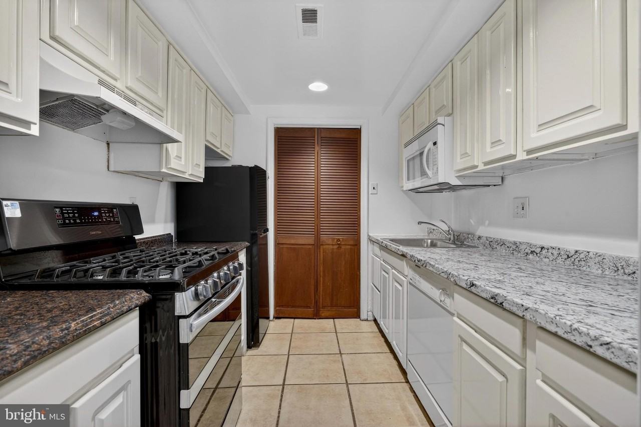 1351 Monroe St Nw - Photo 7 of 23