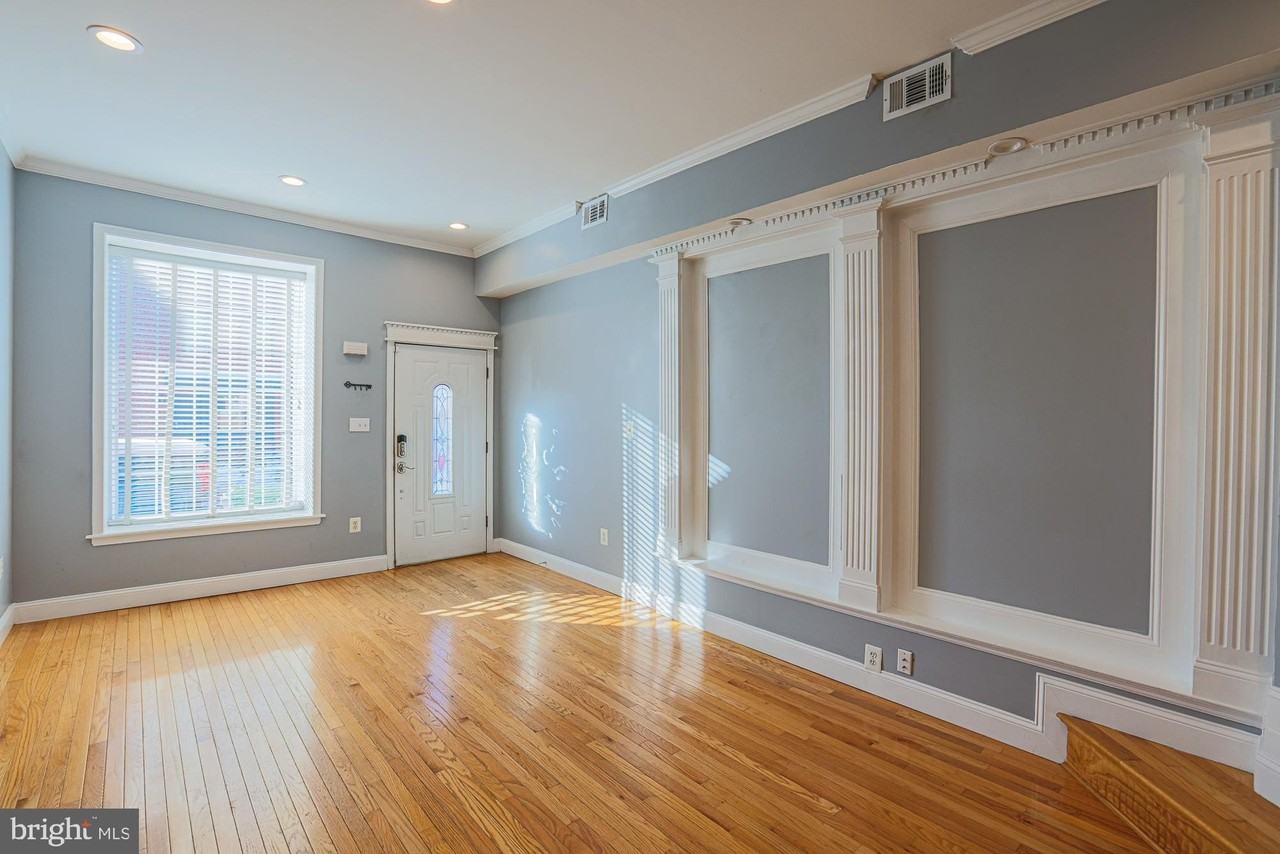 3240 Foster Ave - Photo 4 of 27